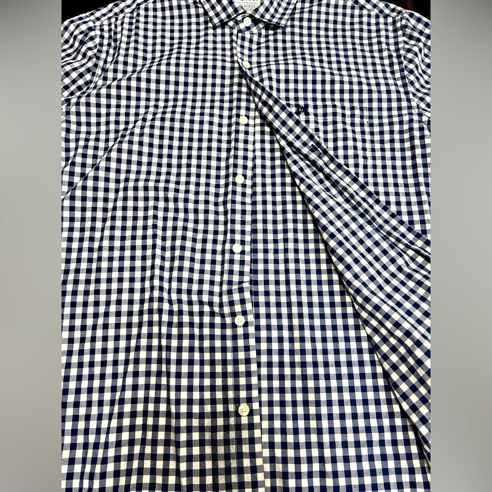 Navy & white check men’s XL button up shirt